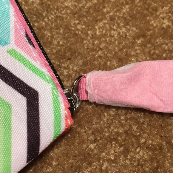 Clinique Geometric Make-up Bag - Picture 3 of 8